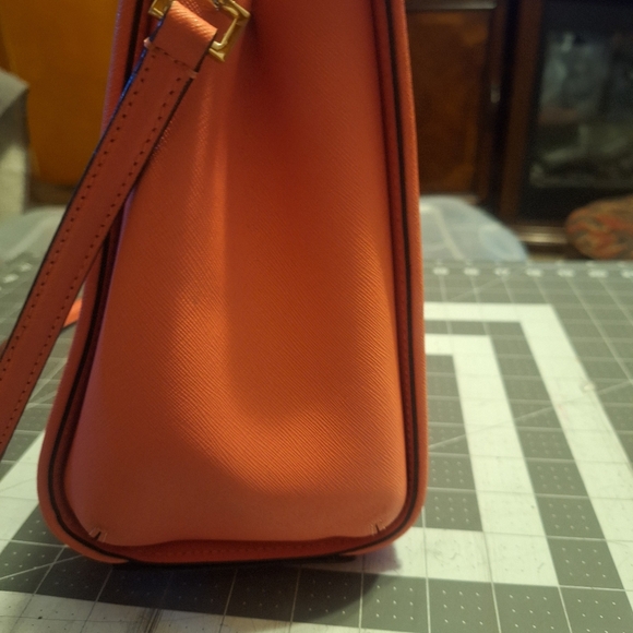 Kate Spade coral leather Romy Perri Lane handbag with gold embossed hardware. - Picture 5 of 8